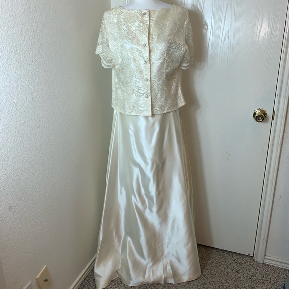 Other - Formal White/Cream 2pc Lace Blouse and Skirt Set